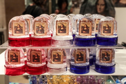 LA JOCONDE  AT THE GIFT SHOP , LOUVRE MUSEUM