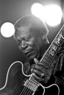 BB King plays the blues.