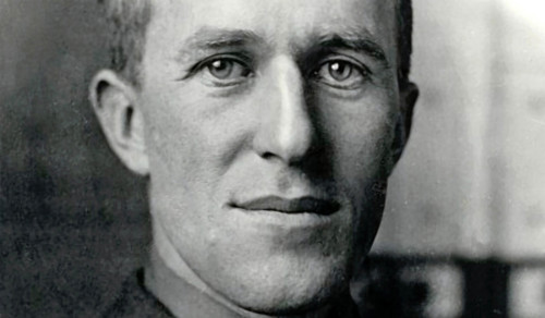 T.E.LAWRENCE Thomas Edward Lawrence (1888-1935) English soldier, archeologist and author in 1918