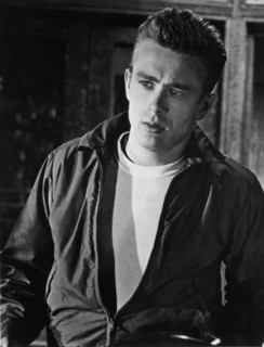 1955 : The movie actor JAMES DEAN ( 1931 - 1955 ) pubblicity still for REBEL WITHOUT A CAUSE ( 1955 - Gioventù bruciata ) by Nicholas Ray - FILM - CINEMA - attore cinematografico - portrait - ritratto...