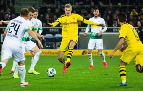 sports, football, Bundesliga, 2019/2020, Borussia Moenchengladbach vs. BVB Borussia Dortmund 1-2, Stadium Borussia Park, scene of the match, f.l.t.r. Tony Jantschke (MG), Matthias Ginter (MG), Nico El...