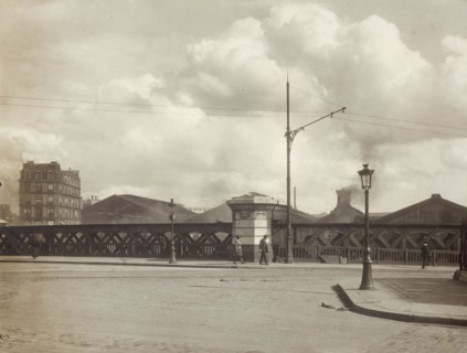 PLACE OF EUROPE Place de l'Europe (du pont de l'Europe). Paris (VIIIème arr.). Photographie d'Helios. Paris, musée Carnavalet.(Photo de  Lansiaux, Charles Joseph Antoine d'après la notice Adlib)