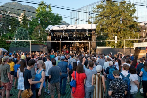 Switzerland, Vaud, Waadt, Montreux, ville, Stadt, city, Montreux Jazz Festival, personnes, Leute, people, concert, Konzert