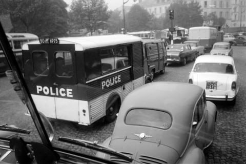 Strassenverkehr in Paris, 1962. Street traffic in Paris, 1962.