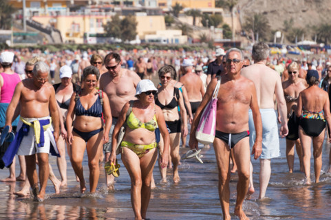 Crowds of people throng the beach at Playa del Inglés, Gran Canaria