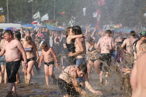 Küstrin an der Oder, Poland. 01st Aug, 2015. A reveler enjoys the mud fights at the Przystanek Woodstock Festival 2015 held in Küstrin. Hundreds of thousands of attendees enjoy one of Europe's largest...