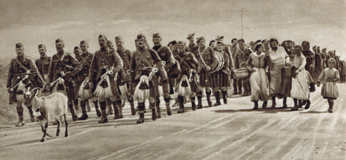 Canadian Highlanders, pipers & regimental goat mascot, WW1
