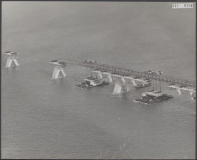 Series 044-0700 t/m 044-0702 Date: 24 March 1965 Location: Zeeland Keywords: construction, bridges Institution name: Deltawerken, Zeelandbrug