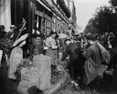 Les Halles in Paris. Photography Les Halles de Paris. Photographie de Paul Géniaux (1873-1914). Paris, musée Carnavalet.