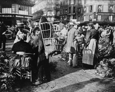 HALLS Les Halles. Photographie de Paul Géniaux (1873-1914). Paris, musée Carnavalet.
