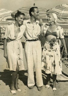 Italian actor Aldo Rubens and actress Wanda Osiris at the beach, Italy 1950s