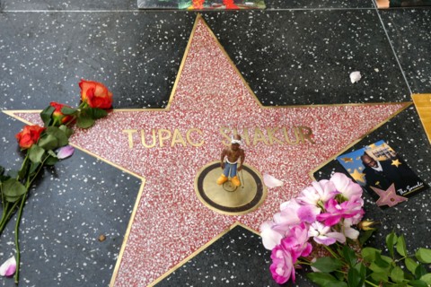 Los Angeles, California, USA 7th June 2023 Rapper Tupac Shakur Hollywood Walk of Fame Star, dedicated today on June 7, 2023 In Hollywood, Los Angeles, California, USA. Photo by Barry King/Alamy Live N...
