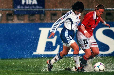 Japan faces Norway in the 1999 FIFA Women's World Cup that took place in the USA.