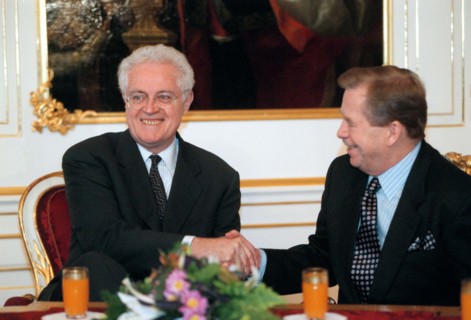 ***FILE PHOTO*** French Prime Minister Lionel Jospin (left) met with Czech President Vaclav Havel at Prague Castle on November 19, in Prague, Czech Republic. (CTK Photo/Stanislav Zbynek)