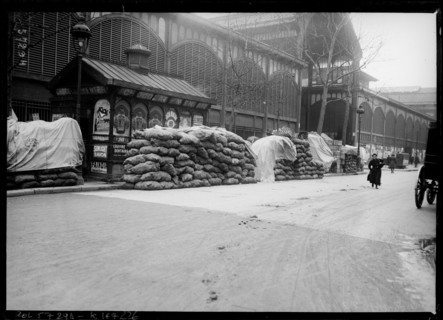 Agence Rol photographed the Pavillon Baltard at Les Halles in the 1st arrondissement of Paris, France, on 22 December 1919. The monochrome press photograph documents the architecture of the Central Ha...