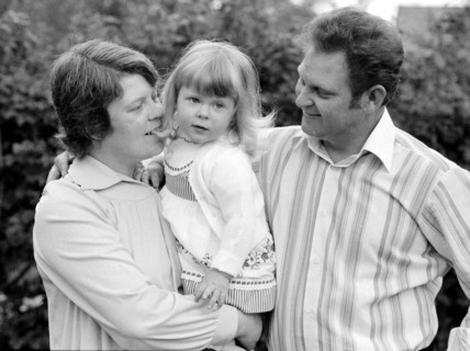Louise Brown test tube baby May 1980 And her parents Lesley and John Brown at home in Bristol Louise was the first test tube baby and made history when she was born in 1978 23 05 1980 Kent Gavin DM