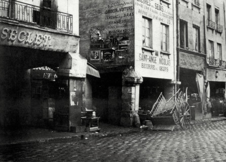 Les Piliers des Halles, rue de la Tonnellerie . The famous Parisian market known as 'les Halles' dates back to as early as the middle ages. By the 19th century, the markets at les Halles were a main s...