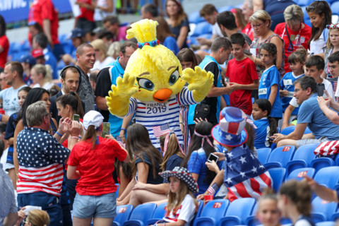 Lyon, France. 07th July, 2019. Fans the United States during match against the Netherlands game valid for the Final of the Women 's Soccer World Cup in Lyon in France this Sunday, 07. Credit: Brazil P...