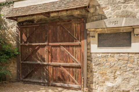 Back gate giving access to the Picpus cemetery. This gate was used during the French Revolution.