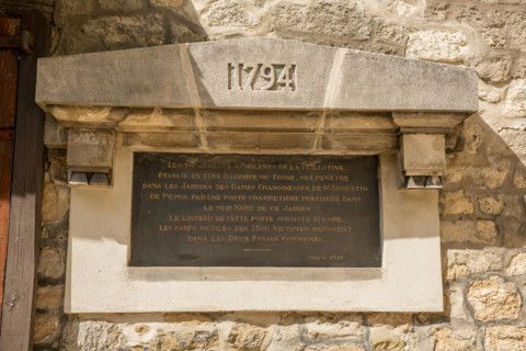 Plaque in souvenir of the decapitated citizens during the French revolution at the Picpus cemetery