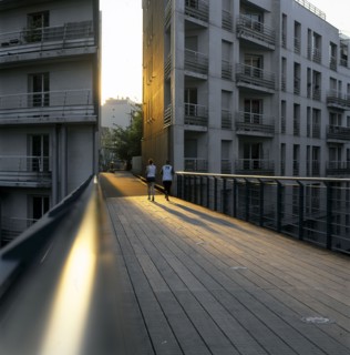 Immeuble donnant sur la promenade plantée à Paris