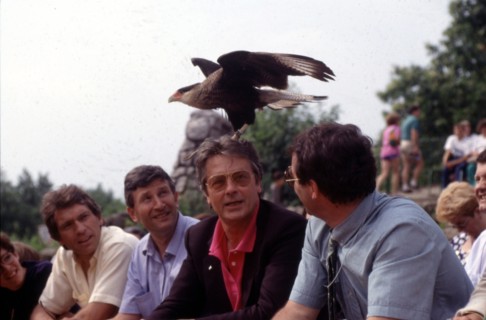 Alain Delon et Philippe de Villiers lors du Tour de France 1988