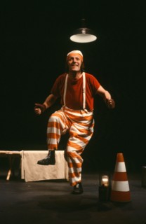Rufus on the stage of the Théâtre Antoine in 1984