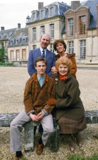 Un château au soleil (série TV)