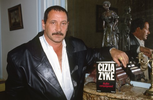 Cizia Zykë, 1990