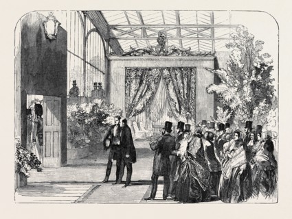 WAITING HER MAJESTY'S ARRIVAL