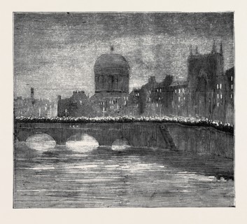 THE RELEASE OF THE "SUSPECTS": TORCHLIGHT PROCESSION CROSSING GRATTAN BRIDGE, DUBLIN, IRELAND