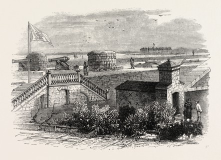 FORT MOULTRIE, CHARLESTON. WITH FORT SUMTER IN THE DISTANCE, UNITED STATES OF AMERICA, US, USA,