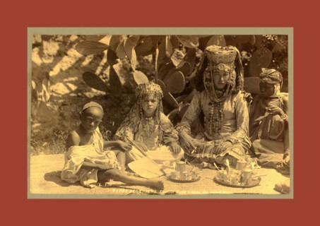 Types Algerians family of a woman Ouled Nai Â¨ ls, Neurdein brothers 1860 1890, the Neurdein