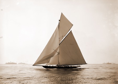 Valkyrie nearing outer mark, Peabody, Henry G, (Henry Greenwood), 1855-1951, Valkyrie II (Yacht),