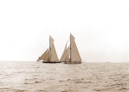 Shamrock I and Columbia coming for the line, Columbia (Sloop), Shamrock I (Yacht), America's Cup