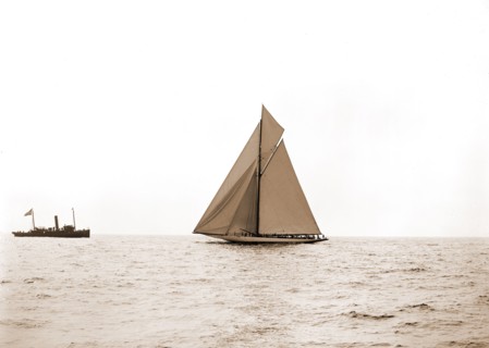 Columbia and Shamrock I on the line, Columbia (Sloop), Shamrock I (Yacht), America's Cup races,