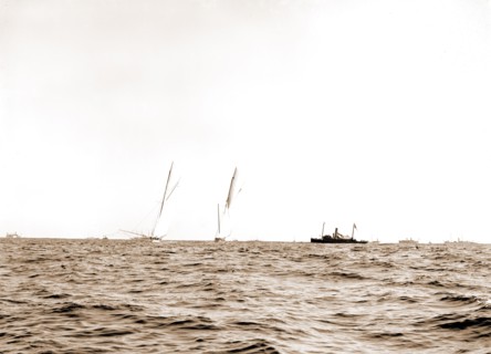 Columbia and Shamrock I coming for the line, Columbia (Sloop), Shamrock I (Yacht), America's Cup