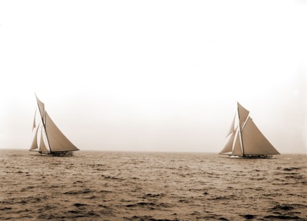 Shamrock I and Columbia two minutes after start, Columbia (Sloop), Shamrock I (Yacht), America's