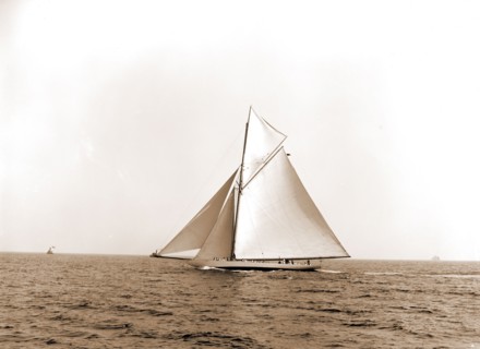 Columbia before the start, Columbia (Sloop), America's Cup races, Regattas, Yachts, 1899