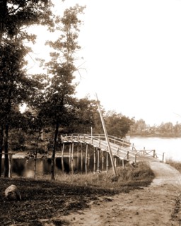 Bridge between Hogsback and Belleview Island, Lake Orion, Mich, Pedestrian bridges, Lakes & ponds,