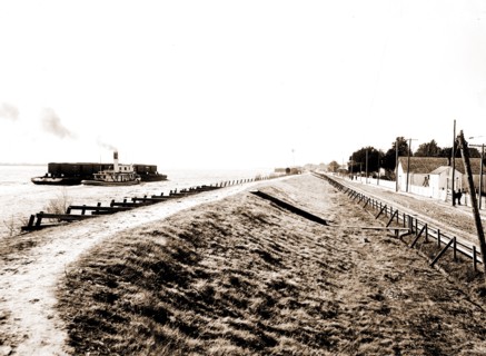 Chalmette, a section of the levee, New Orleans, La, Levees, Rivers, United States, Louisiana,