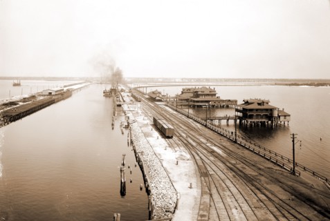 Tampa Inn and docks, Tampa, Fla, Tampa Inn (Tampa, Fla.), Piers & wharves, Hotels, Railroad tracks,