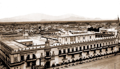 Ropocatapetl sic and Iztachihuatl sic from the cathedral, Jackson, William Henry, 1843-1942,