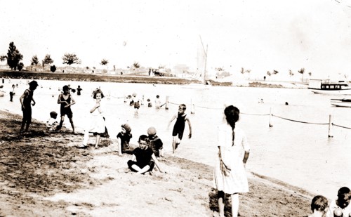 Beach & river front, Detroit, Beaches, Children playing outdoors, United States, Michigan, Detroit,
