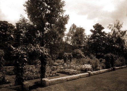 Garden and arbor, residence of Mrs. Franklin H. Walker, Detroit, Mich, Gardens, United States,
