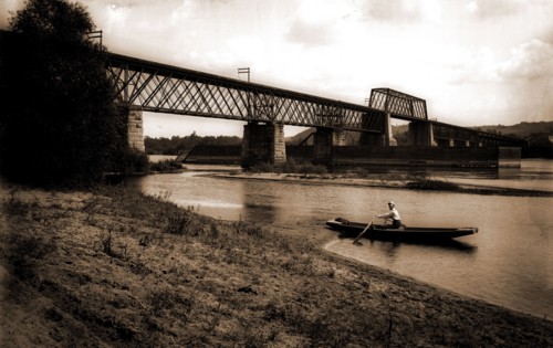 Wisconsin River near Merrimac, Rivers, Railroad bridges, Rowboats, United States, Wisconsin,