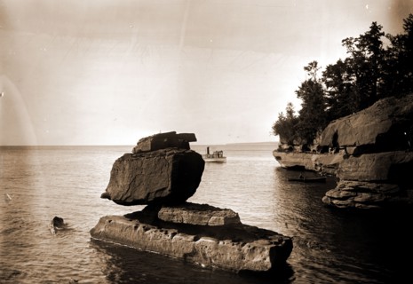 Rock in Apostle Islands, Lake Superior, Rock formations, Lakes & ponds, United States, Superior,