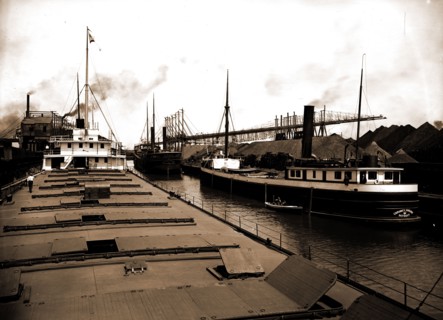 Unloading at ore docks, Cleveland, Ohio, John Craig (Freighter), Chauncey Hurlbut (Freighter),