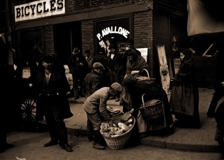 Italian bread peddlers, Mulberry St, New York, Byron (Firm : New York, N.Y.), Bread, Food vendors,