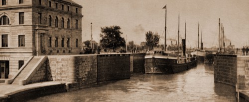 Entering Poe Lock, Sault Ste. Marie, Michigan, Locks (Hydraulic engineering), United States,